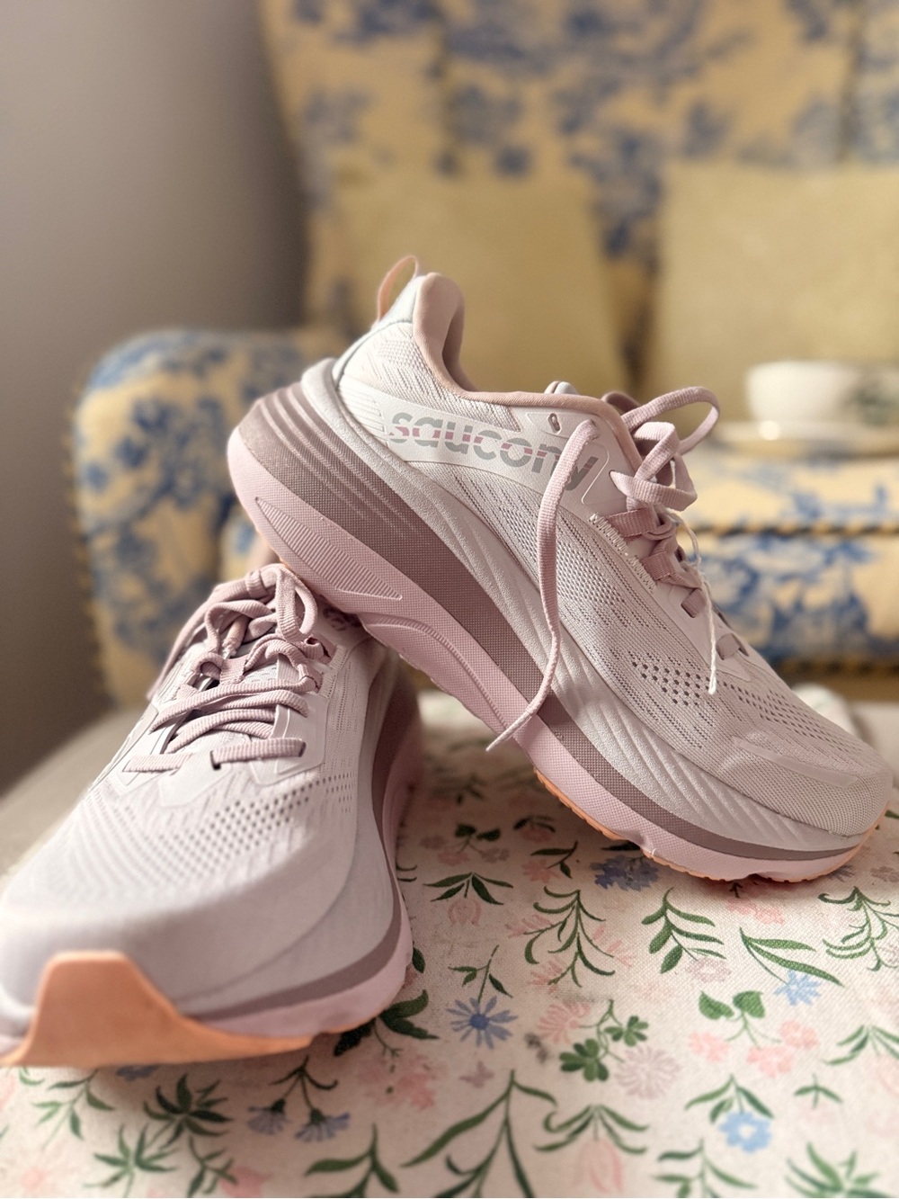Saucony Hurricane 24 Running Shoes White/Pink Women